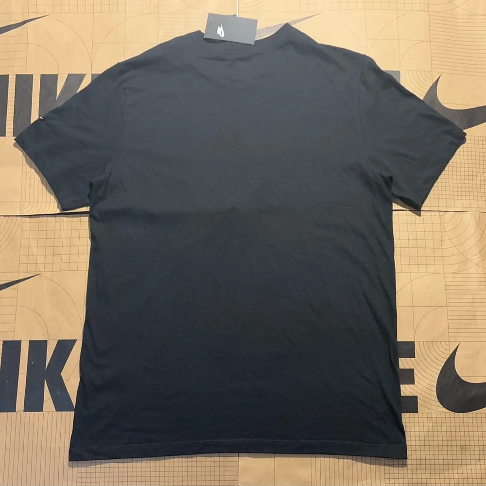 Nike Sportswear Swoosh Graphic logo tee
